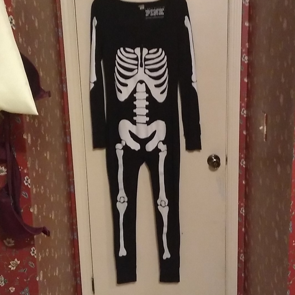 🛑SOLD🛑 VS Pink htf skeleton onesie sz L - Picture 2 of 9
